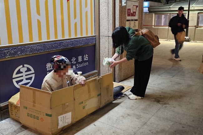 Candle Lighting Ritual to commemorate Amitabha’s Buddha at Ling Yin Temple in Taiwan