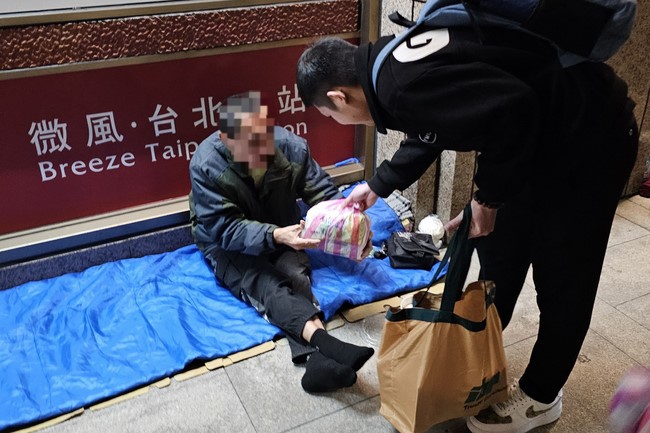 Candle Lighting Ritual to commemorate Amitabha’s Buddha at Ling Yin Temple in Taiwan