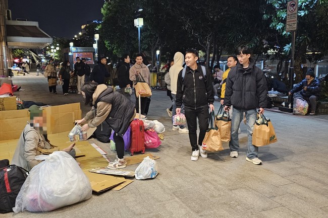 Candle Lighting Ritual to commemorate Amitabha’s Buddha at Ling Yin Temple in Taiwan