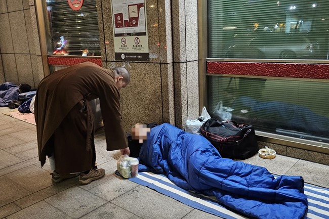 Candle Lighting Ritual to commemorate Amitabha’s Buddha at Ling Yin Temple in Taiwan