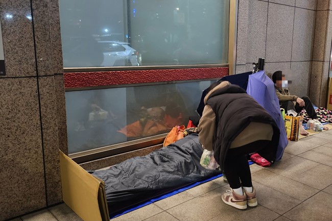 Candle Lighting Ritual to commemorate Amitabha’s Buddha at Ling Yin Temple in Taiwan