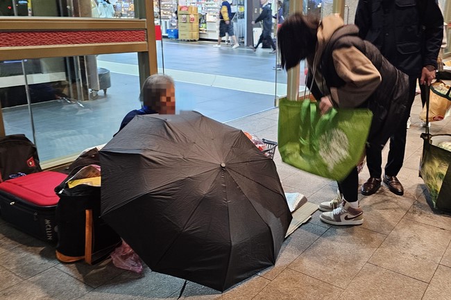 Candle Lighting Ritual to commemorate Amitabha’s Buddha at Ling Yin Temple in Taiwan