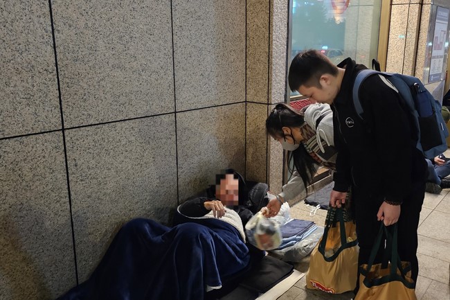 Candle Lighting Ritual to commemorate Amitabha’s Buddha at Ling Yin Temple in Taiwan