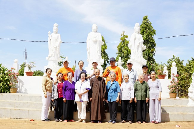 Program Spring of love in the border areas of Tam Phap Pagoda, Binh Phuoc