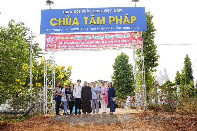 Program Spring of love in the border areas of Tam Phap Pagoda, Binh Phuoc