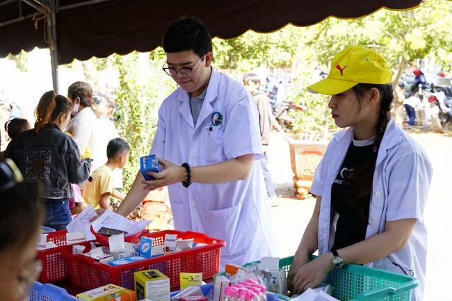 Program Spring of love in the border areas of Tam Phap Pagoda, Binh Phuoc