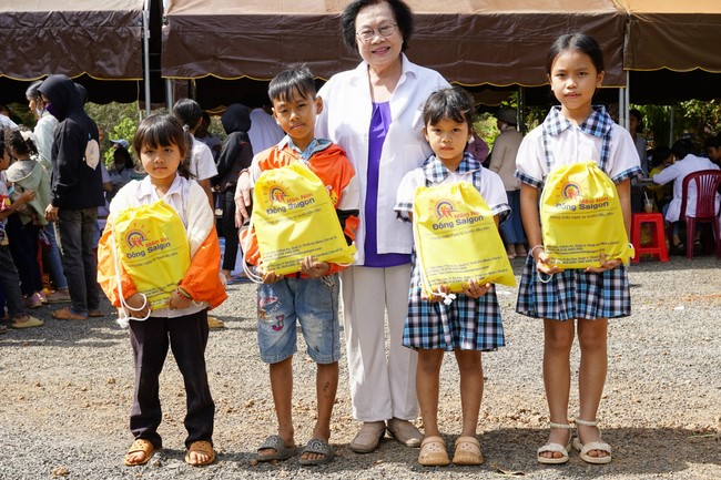 Program Spring of love in the border areas of Tam Phap Pagoda, Binh Phuoc