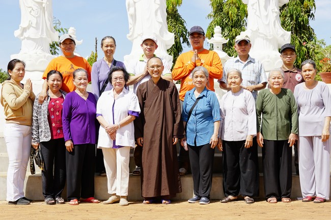 Program Spring of love in the border areas of Tam Phap Pagoda, Binh Phuoc