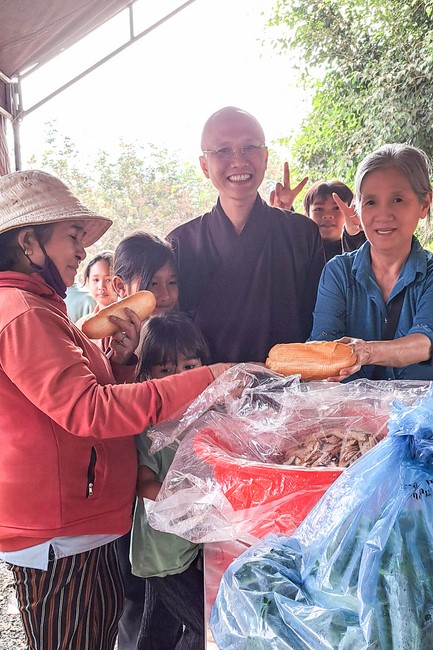 Program Spring of love in the border areas of Tam Phap Pagoda, Binh Phuoc
