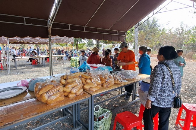 Program Spring of love in the border areas of Tam Phap Pagoda, Binh Phuoc