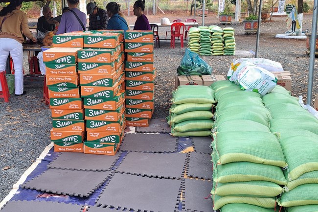Program Spring of love in the border areas of Tam Phap Pagoda, Binh Phuoc