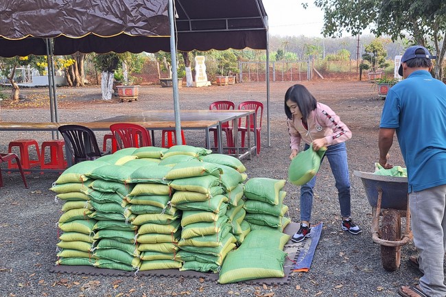 Program Spring of love in the border areas of Tam Phap Pagoda, Binh Phuoc