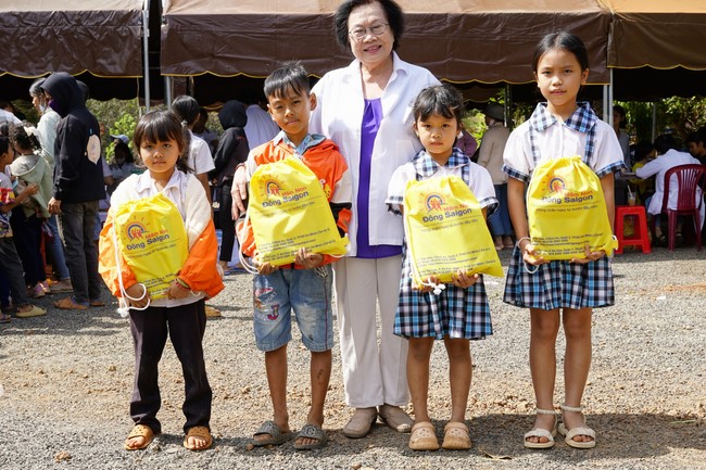 Program Spring of love in the border areas of Tam Phap Pagoda, Binh Phuoc