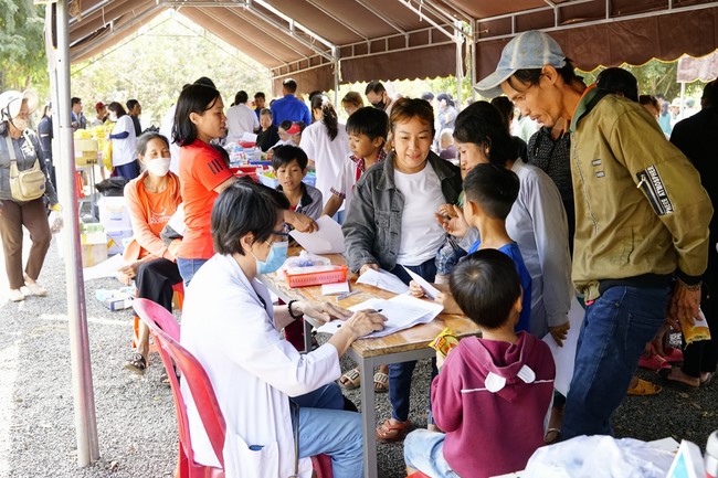 Program Spring of love in the border areas of Tam Phap Pagoda, Binh Phuoc
