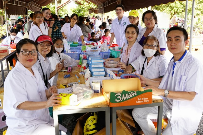 Program Spring of love in the border areas of Tam Phap Pagoda, Binh Phuoc