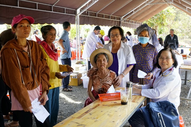 Program Spring of love in the border areas of Tam Phap Pagoda, Binh Phuoc
