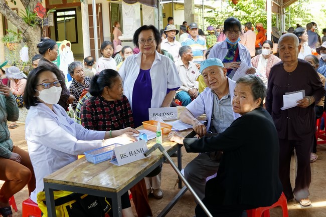 Program Spring of love in the border areas of Tam Phap Pagoda, Binh Phuoc