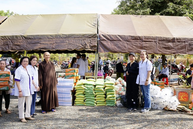 Program Spring of love in the border areas of Tam Phap Pagoda, Binh Phuoc