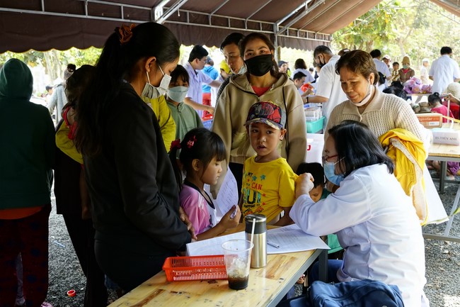 Program Spring of love in the border areas of Tam Phap Pagoda, Binh Phuoc