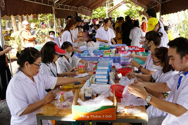 Program Spring of love in the border areas of Tam Phap Pagoda, Binh Phuoc
