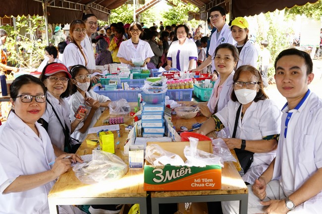 Program Spring of love in the border areas of Tam Phap Pagoda, Binh Phuoc