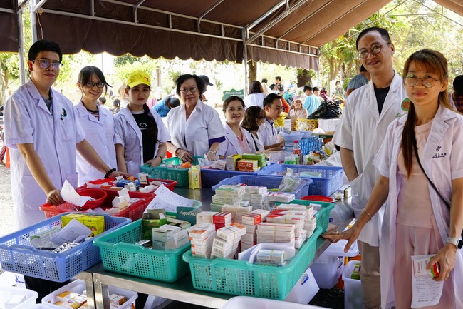Program Spring of love in the border areas of Tam Phap Pagoda, Binh Phuoc