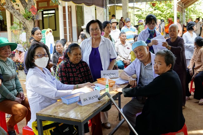 Program Spring of love in the border areas of Tam Phap Pagoda, Binh Phuoc