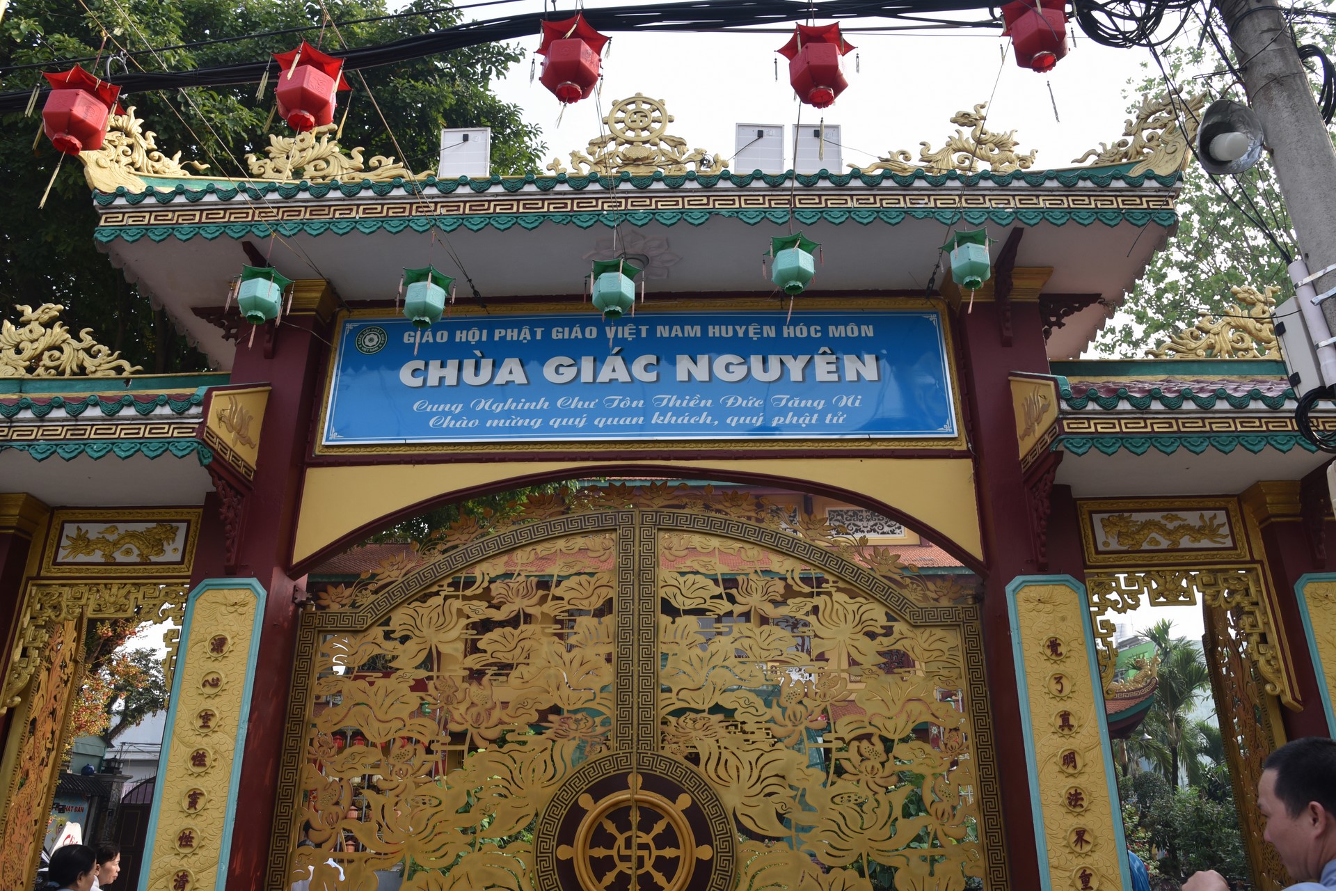 CHÙA LÁ HÓC MÔN NƠI TRAO GỬI YÊU THƯƠNG BẰNG NHỮNG SUẤT ĂN MIỄN PHÍ
