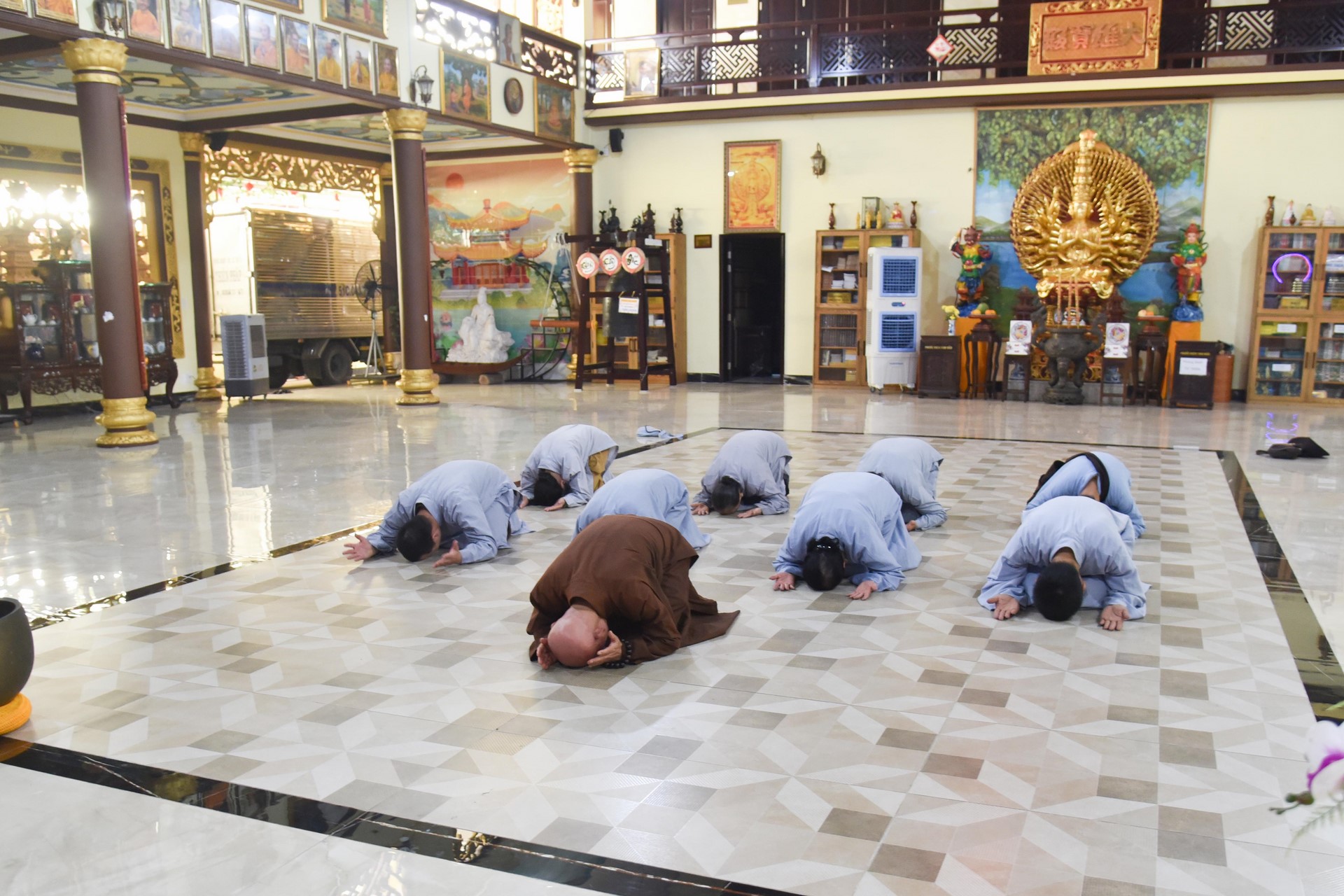 Viếng thăm các chùa ở Hóc Môn, Bình Chánh, TP. Hồ Chí Minh