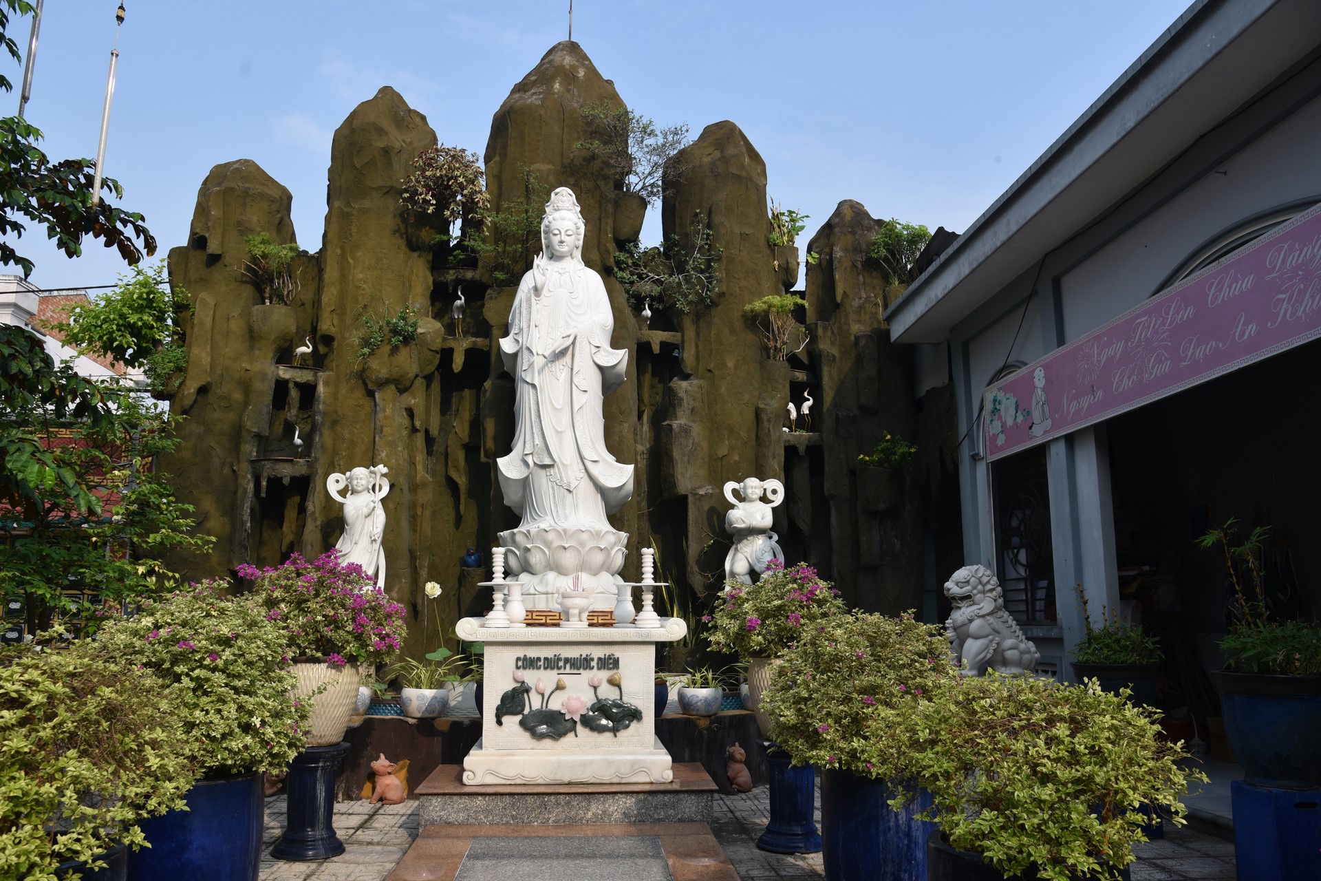 Viếng thăm các chùa ở Hóc Môn, Bình Chánh, TP. Hồ Chí Minh