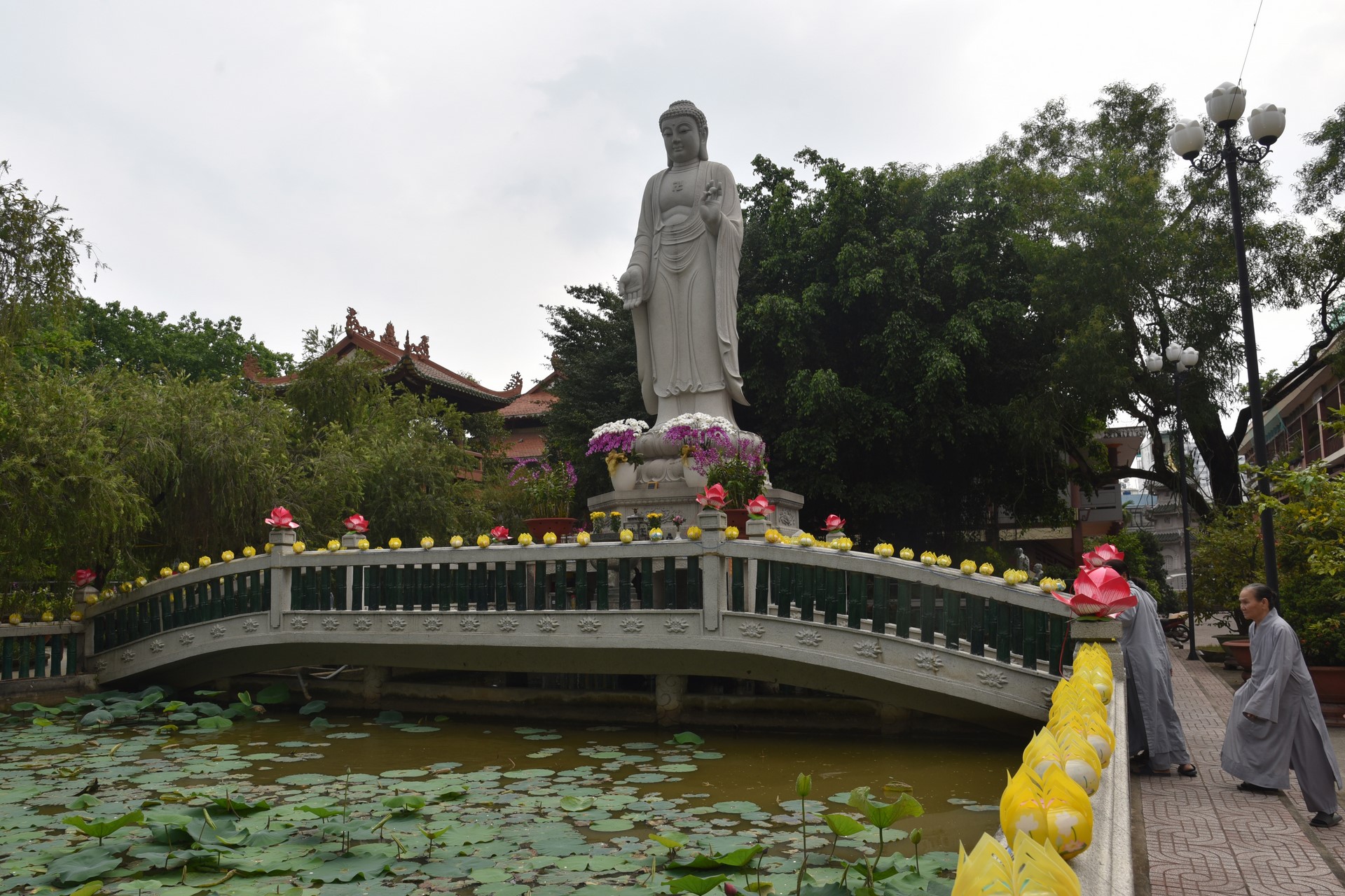 Viếng thăm các chùa ở Hóc Môn, Bình Chánh, TP. Hồ Chí Minh