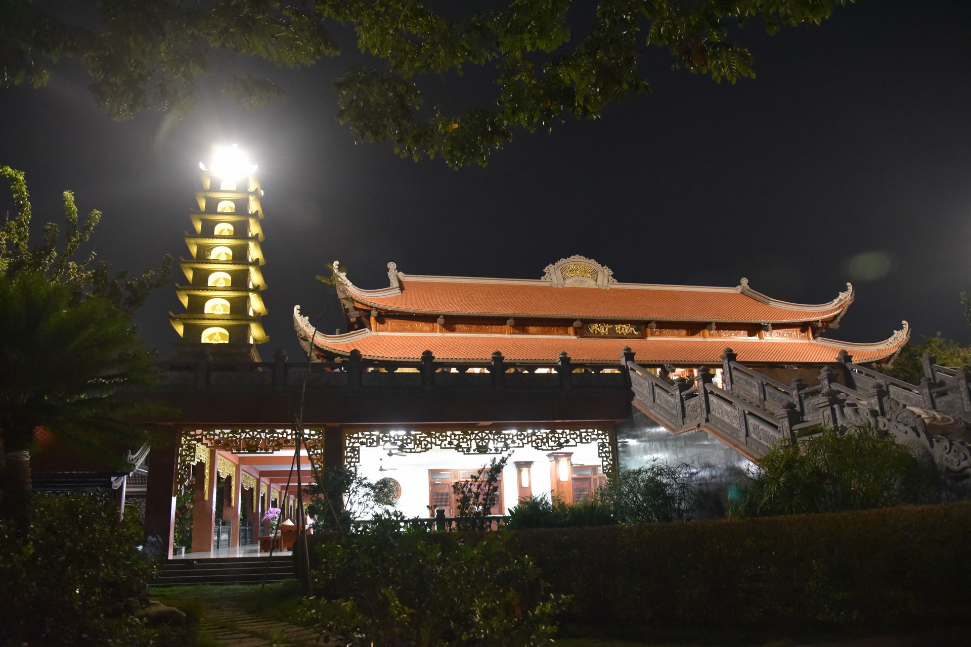 Viếng thăm các chùa ở Hóc Môn, Bình Chánh, TP. Hồ Chí Minh