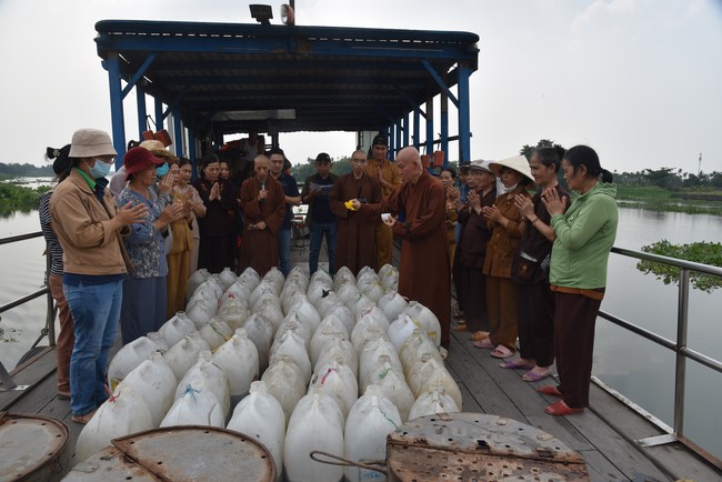 Release creatures and praying for peace to Toan Phat Logistics Co., Ltd and Trang Nguyen Co., Ltd by the Charity Board