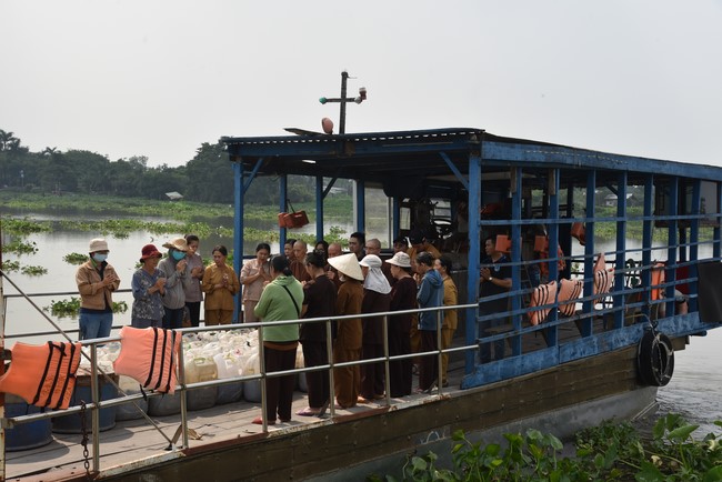 Release creatures and praying for peace to Toan Phat Logistics Co., Ltd and Trang Nguyen Co., Ltd by the Charity Board