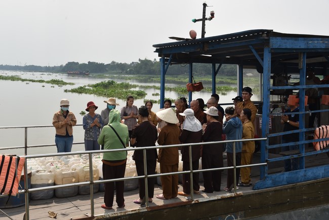 Release creatures and praying for peace to Toan Phat Logistics Co., Ltd and Trang Nguyen Co., Ltd by the Charity Board