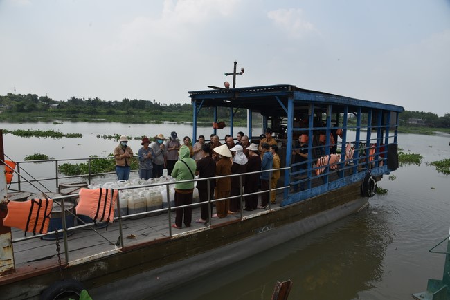 Release creatures and praying for peace to Toan Phat Logistics Co., Ltd and Trang Nguyen Co., Ltd by the Charity Board