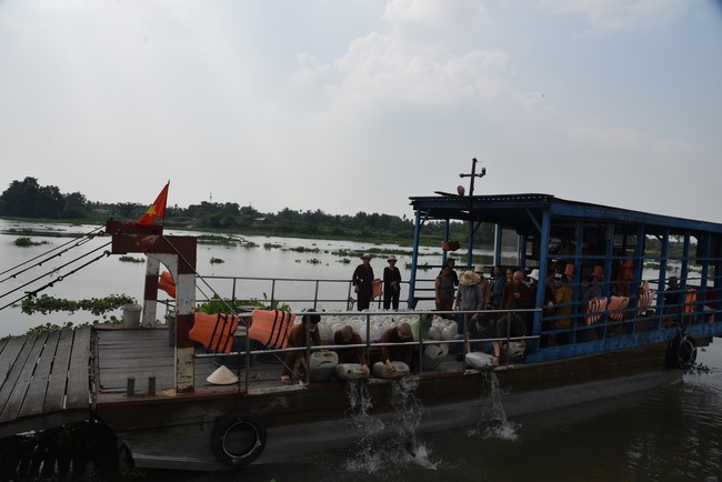 Release creatures and praying for peace to Toan Phat Logistics Co., Ltd and Trang Nguyen Co., Ltd by the Charity Board