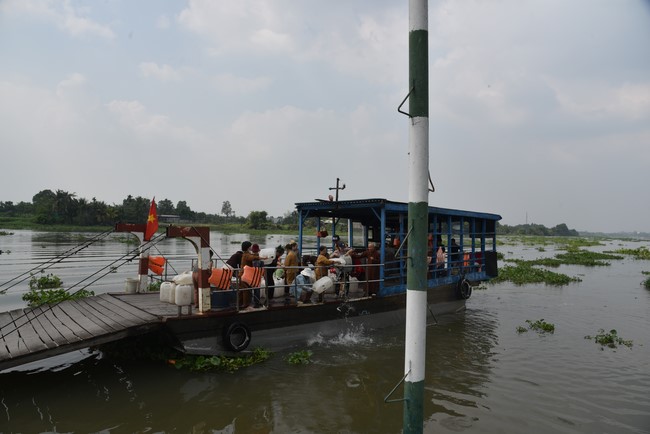 Release creatures and praying for peace to Toan Phat Logistics Co., Ltd and Trang Nguyen Co., Ltd by the Charity Board