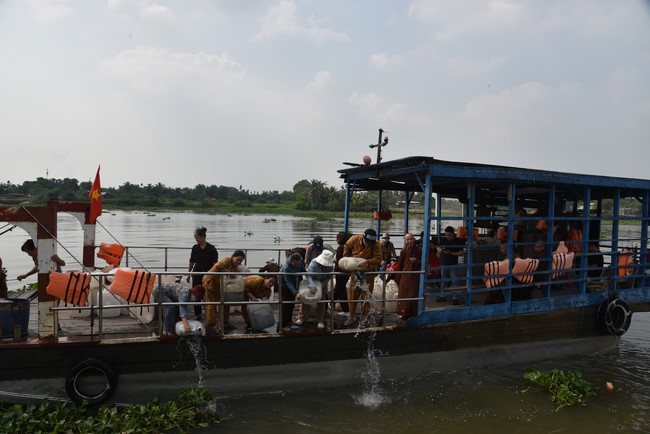 Release creatures and praying for peace to Toan Phat Logistics Co., Ltd and Trang Nguyen Co., Ltd by the Charity Board