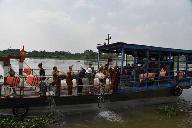 Release creatures and praying for peace to Toan Phat Logistics Co., Ltd and Trang Nguyen Co., Ltd by the Charity Board