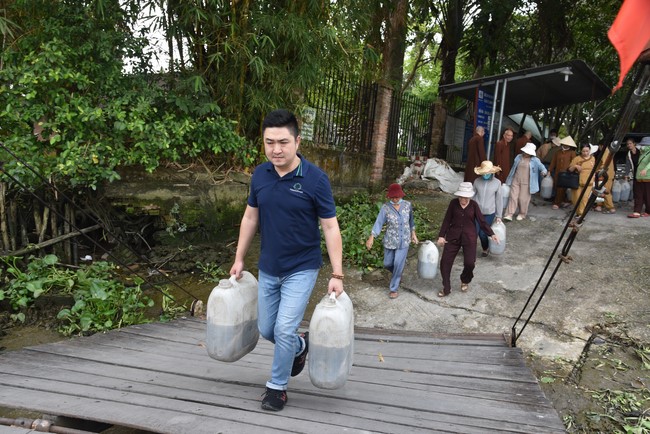 Release creatures and praying for peace to Toan Phat Logistics Co., Ltd and Trang Nguyen Co., Ltd by the Charity Board