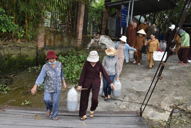 Release creatures and praying for peace to Toan Phat Logistics Co., Ltd and Trang Nguyen Co., Ltd by the Charity Board