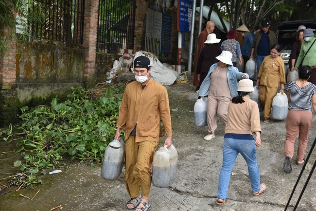 Release creatures and praying for peace to Toan Phat Logistics Co., Ltd and Trang Nguyen Co., Ltd by the Charity Board