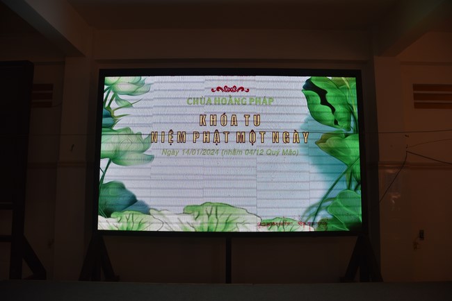 Hỗ trợ bệnh nhân ung bướu tham dự Khóa tu Niệm Phật một ngày