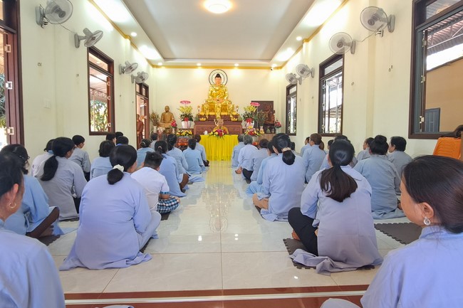A dharma talk at Tam Phap Pagoda, Binh Phuoc province