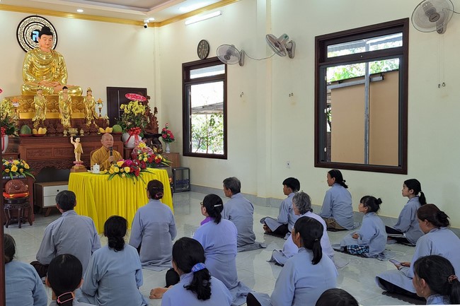 A dharma talk at Tam Phap Pagoda, Binh Phuoc province