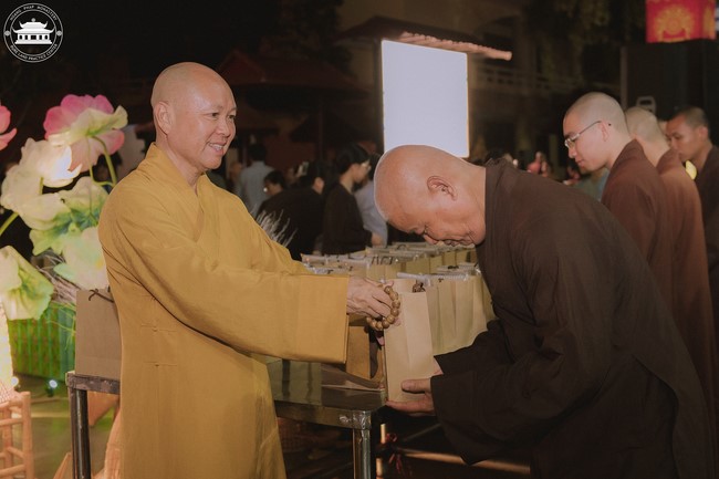 The 6th gratitude ceremony to disciples