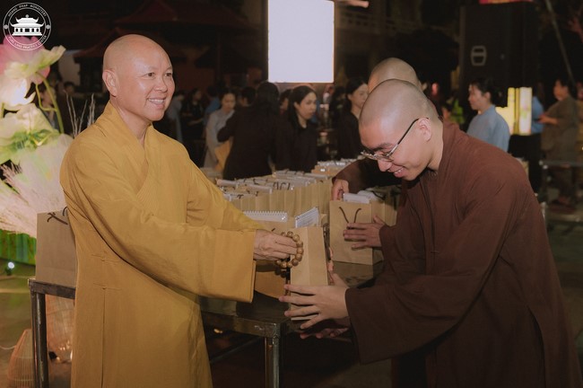 The 6th gratitude ceremony to disciples