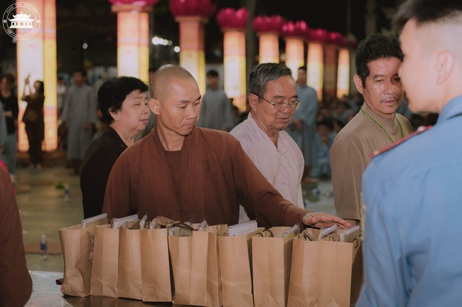 The 6th gratitude ceremony to disciples