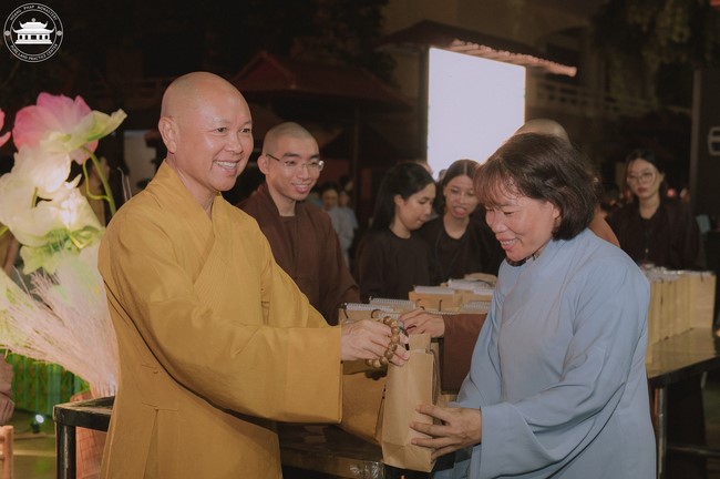 The 6th gratitude ceremony to disciples